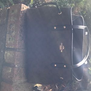 Great coach handbag. This bag is used.